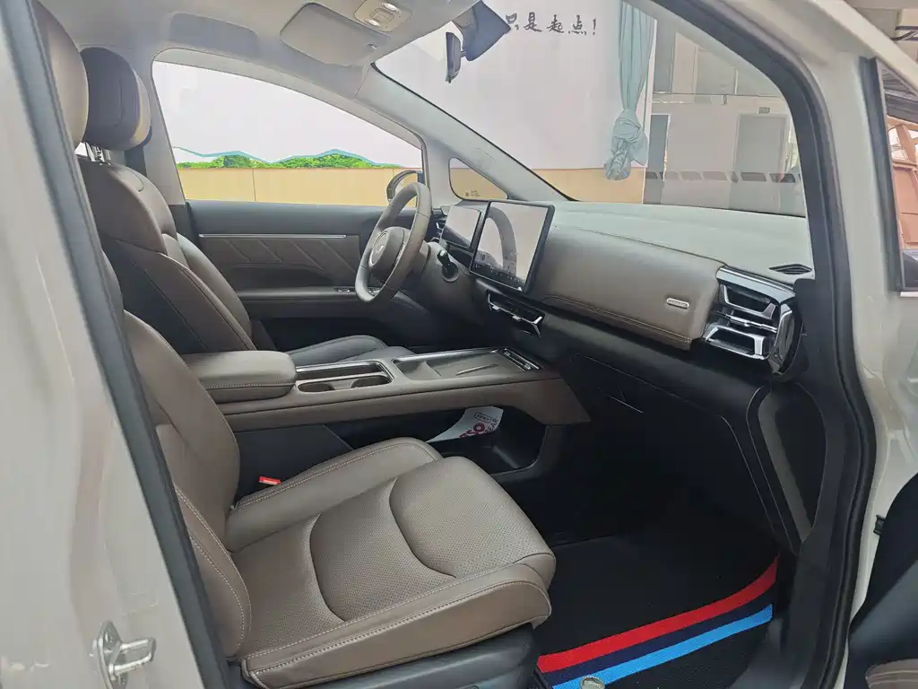 Wuling Xingguang 730 New Energy — миниатюра 18