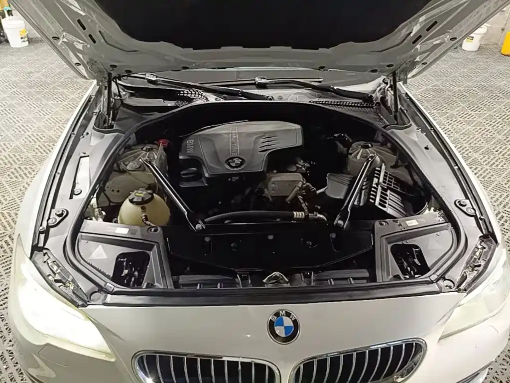BMW 5 Series — миниатюра 20