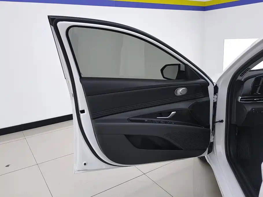 Hyundai Elantra — миниатюра 7