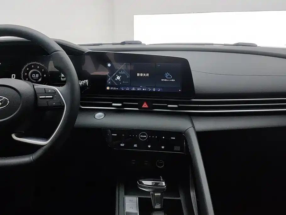 Hyundai Elantra — миниатюра 13