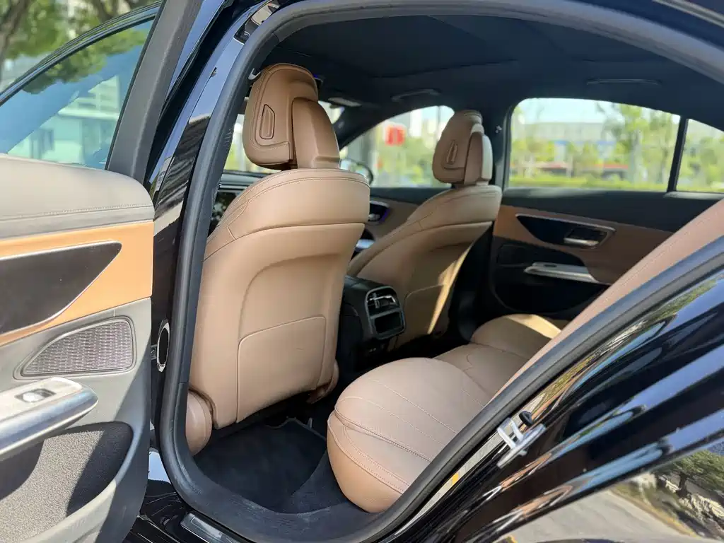 Mercedes-Benz E-Class (Import) — миниатюра 13