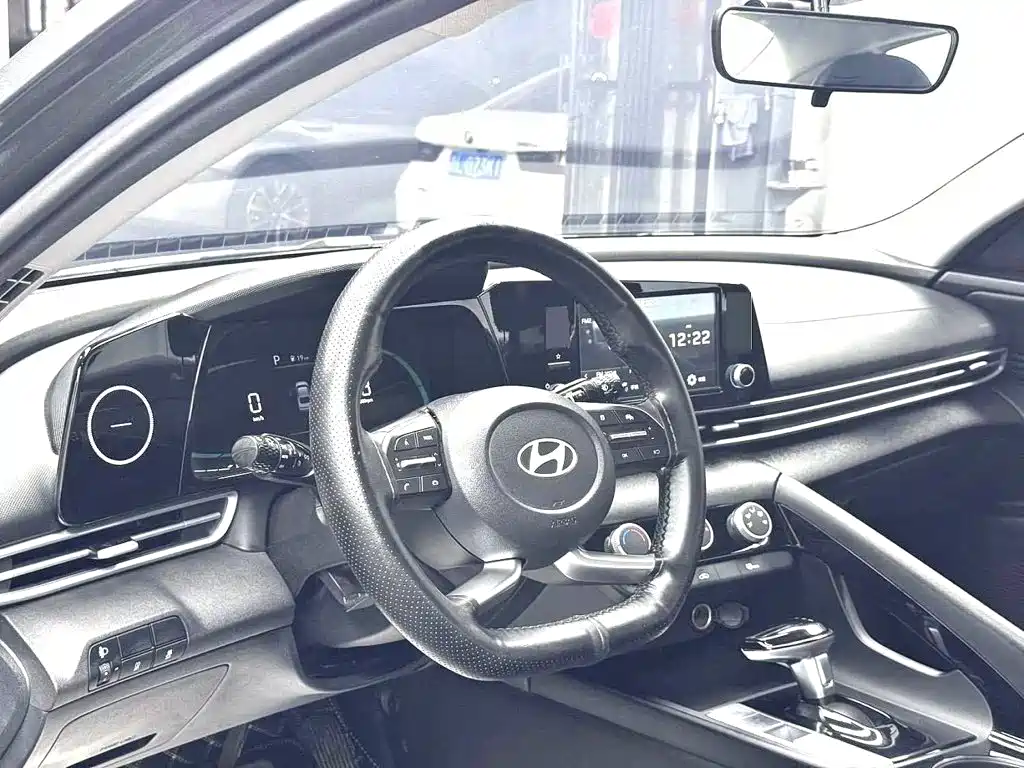 Hyundai Elantra — миниатюра 5