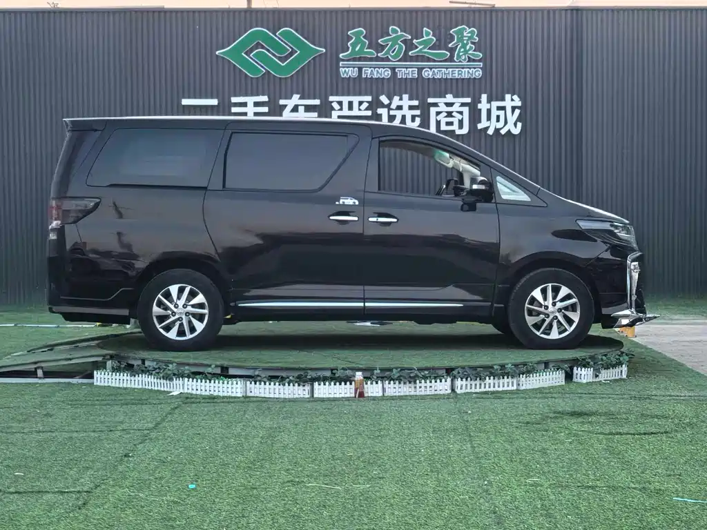 Toyota Alphard — миниатюра 16