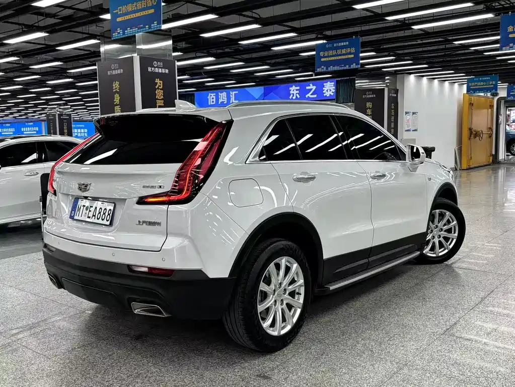 CADILLAC XT4