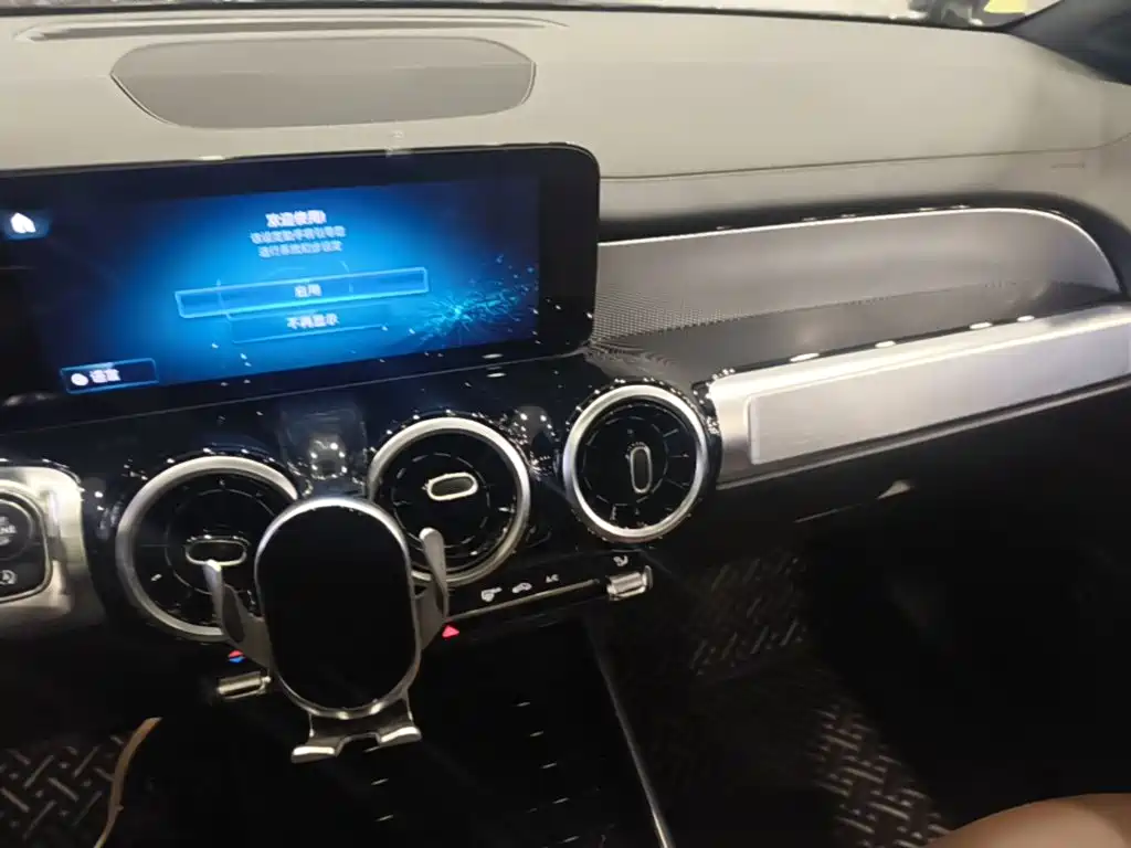 Mercedes-Benz GLB — миниатюра 13