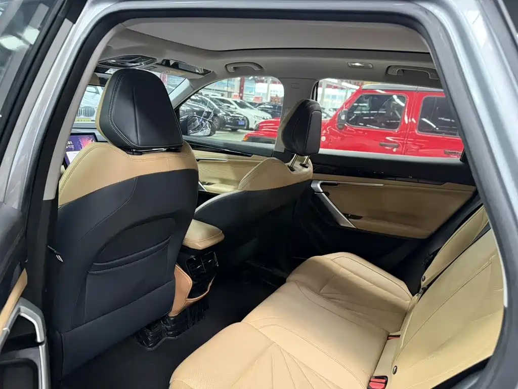 Geely Boyue L — миниатюра 12