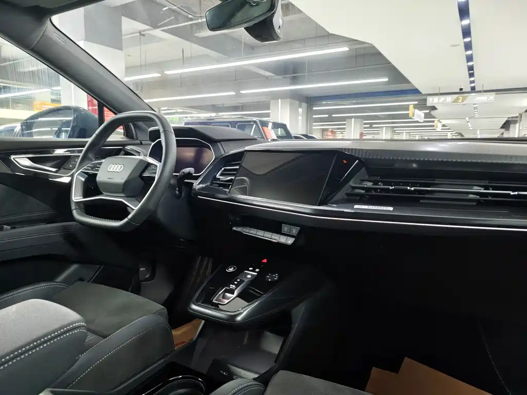 Audi Q4 e-tron — миниатюра 7