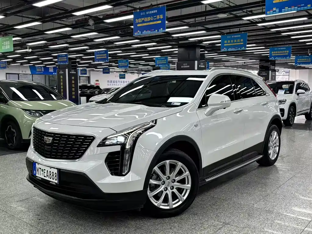 CADILLAC XT4
