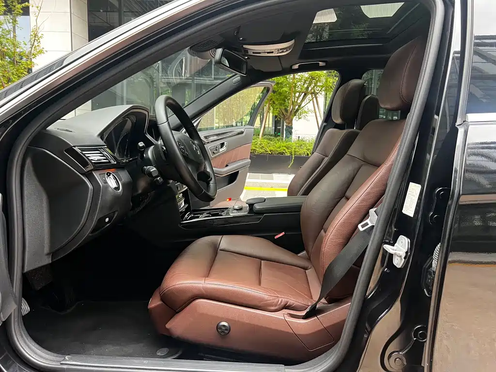 Mercedes-Benz E-Class — миниатюра 11