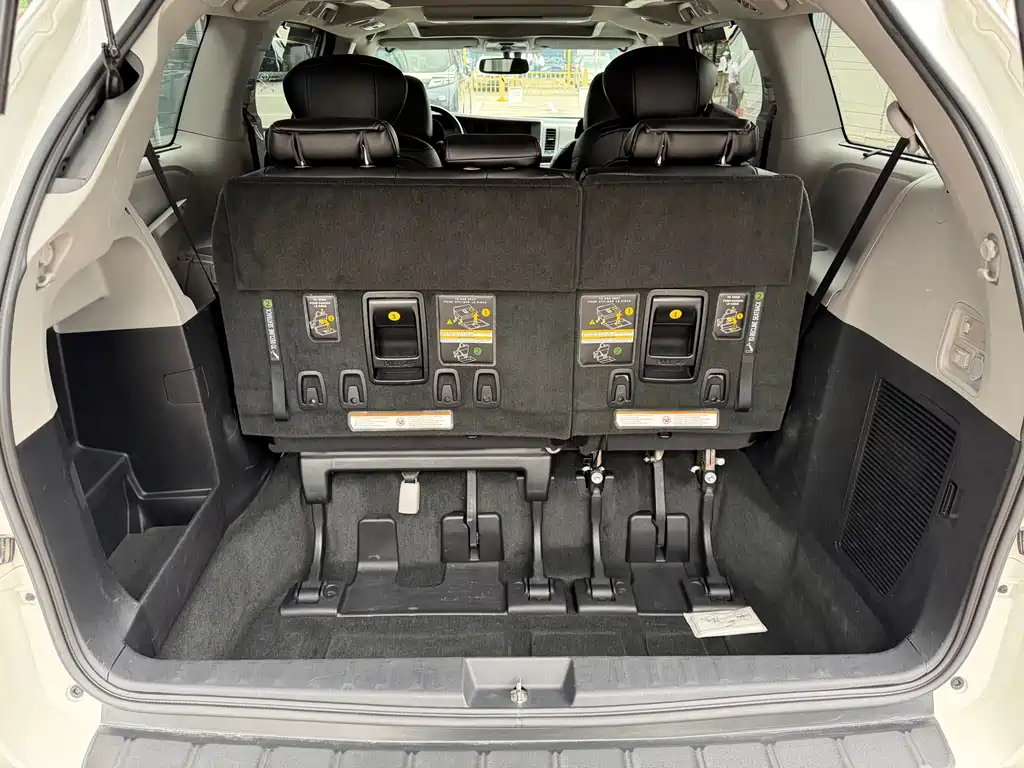 Toyota Sienna — миниатюра 13