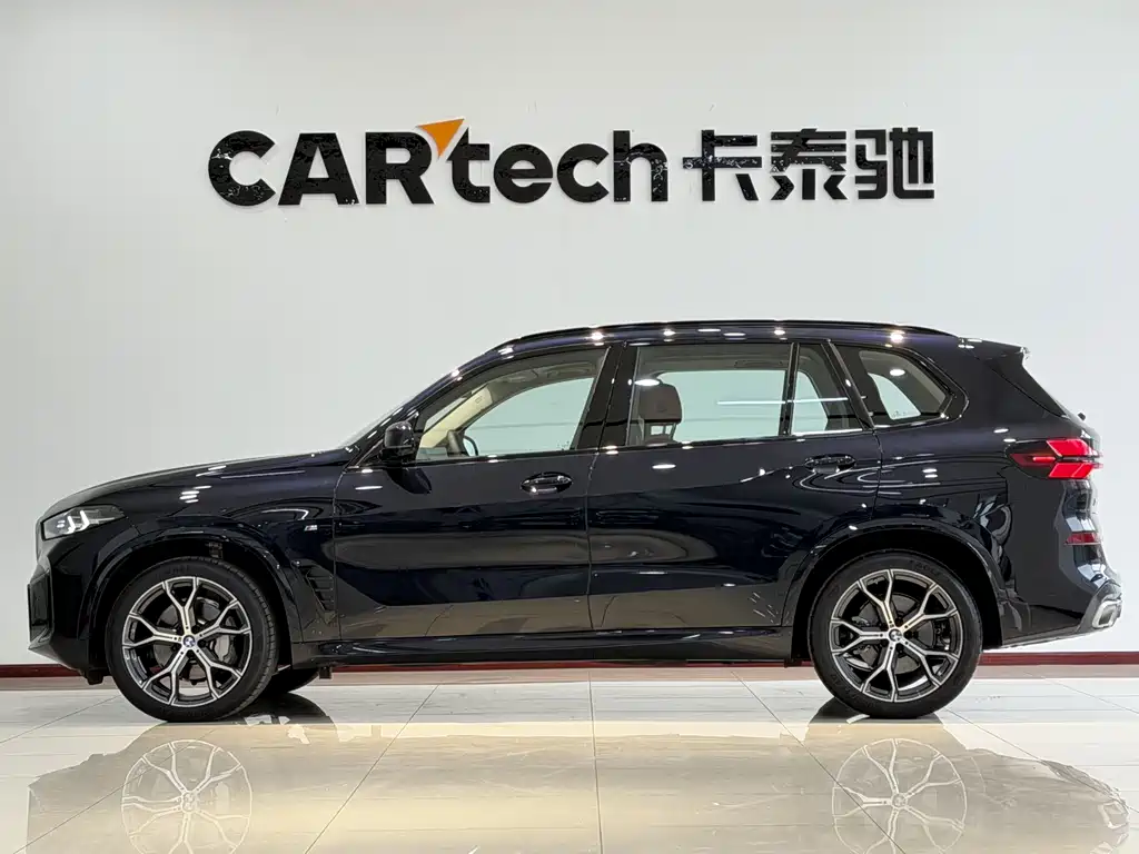BMW X5 2023 xDrive 30Li Premium M Sport