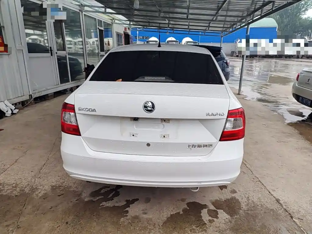 Skoda Rapid — миниатюра 6