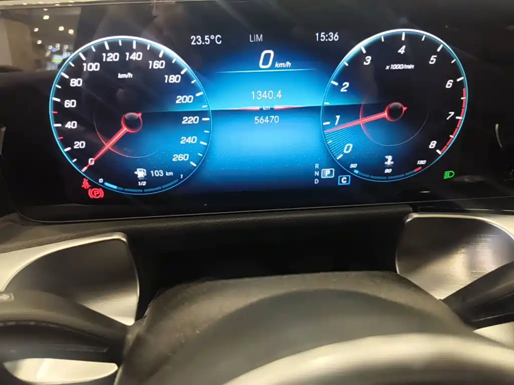 Mercedes-Benz GLB — миниатюра 12