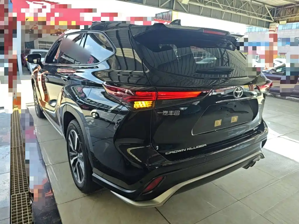 Toyota Crown Kluger — миниатюра 5