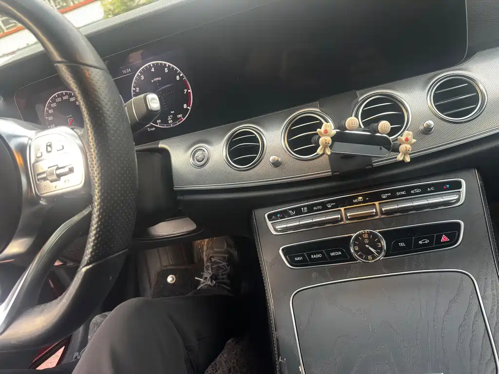 Mercedes-Benz E-Class (Import) — миниатюра 21