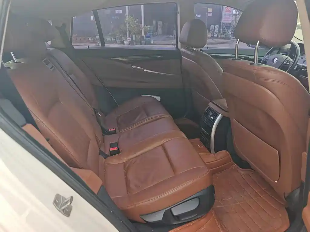 BMW 5 Series GT — миниатюра 12