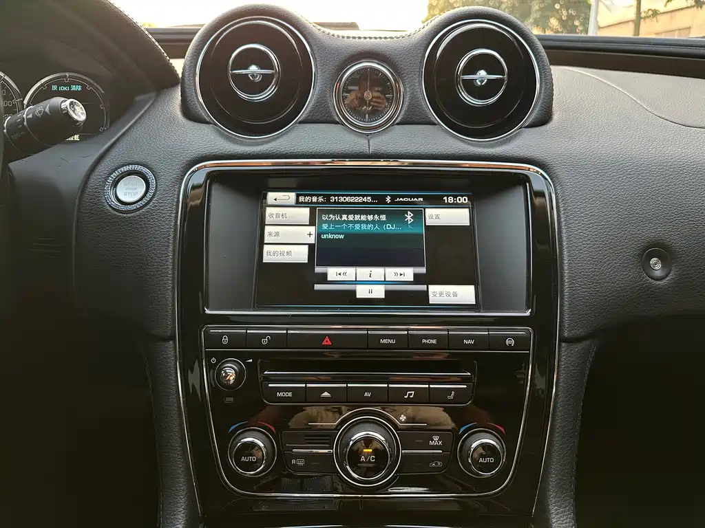 Jaguar XJ — миниатюра 15