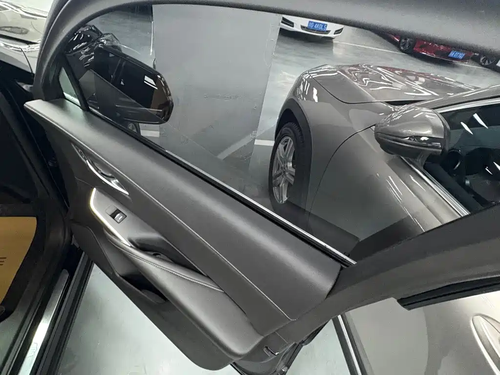 Cadillac XT4 — миниатюра 5