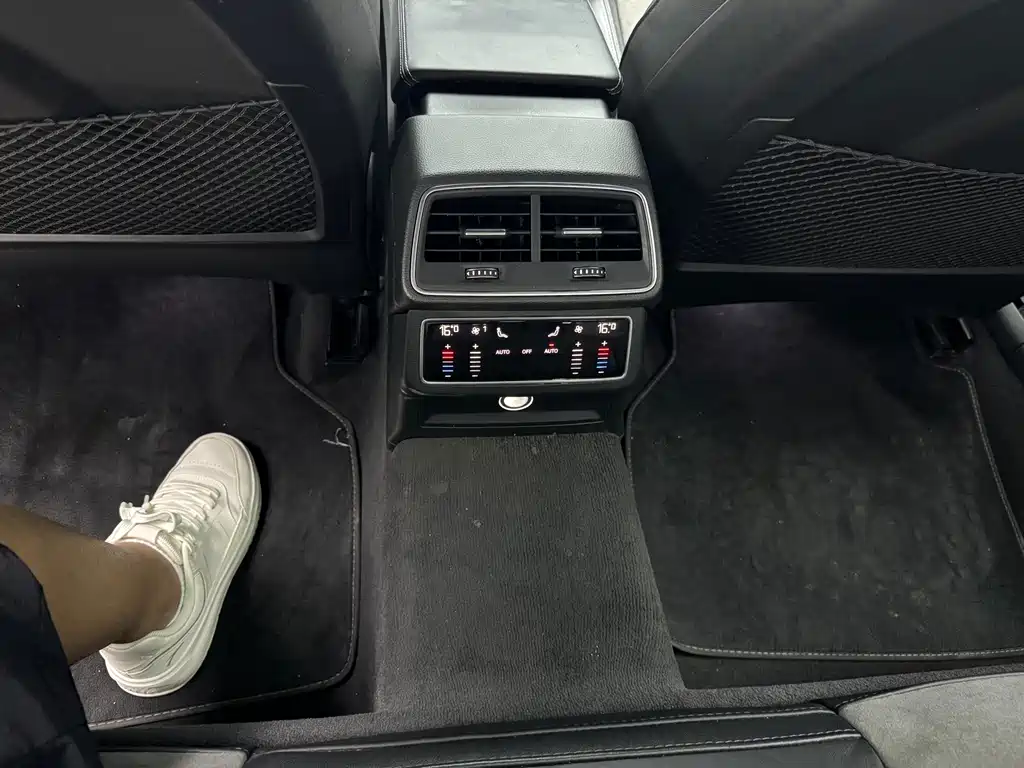 Audi A6L — миниатюра 7