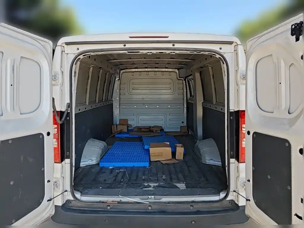 Wuling Yangguang — миниатюра 10