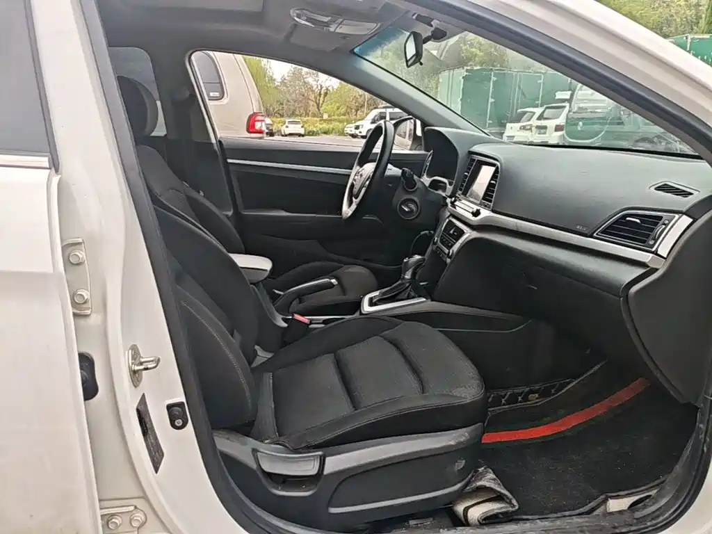 Hyundai Elantra — миниатюра 25