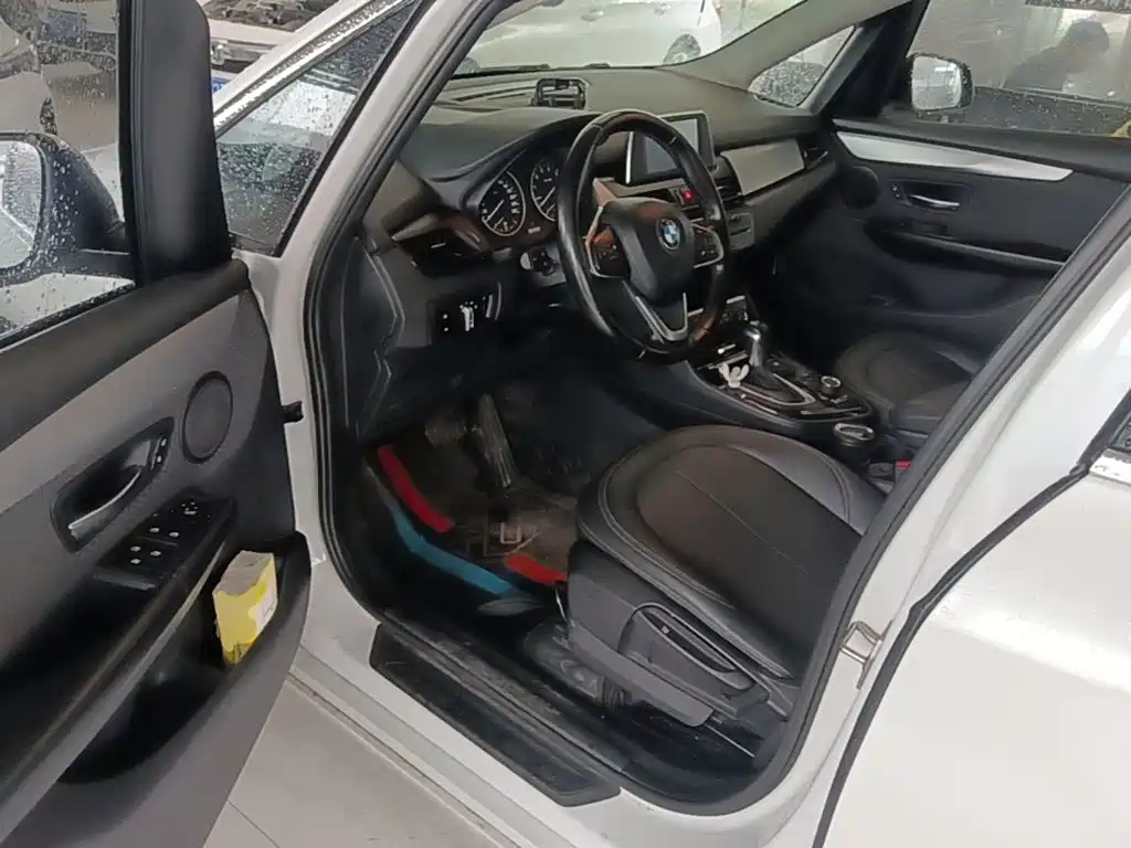 BMW 2 Series Active Tourer — миниатюра 16