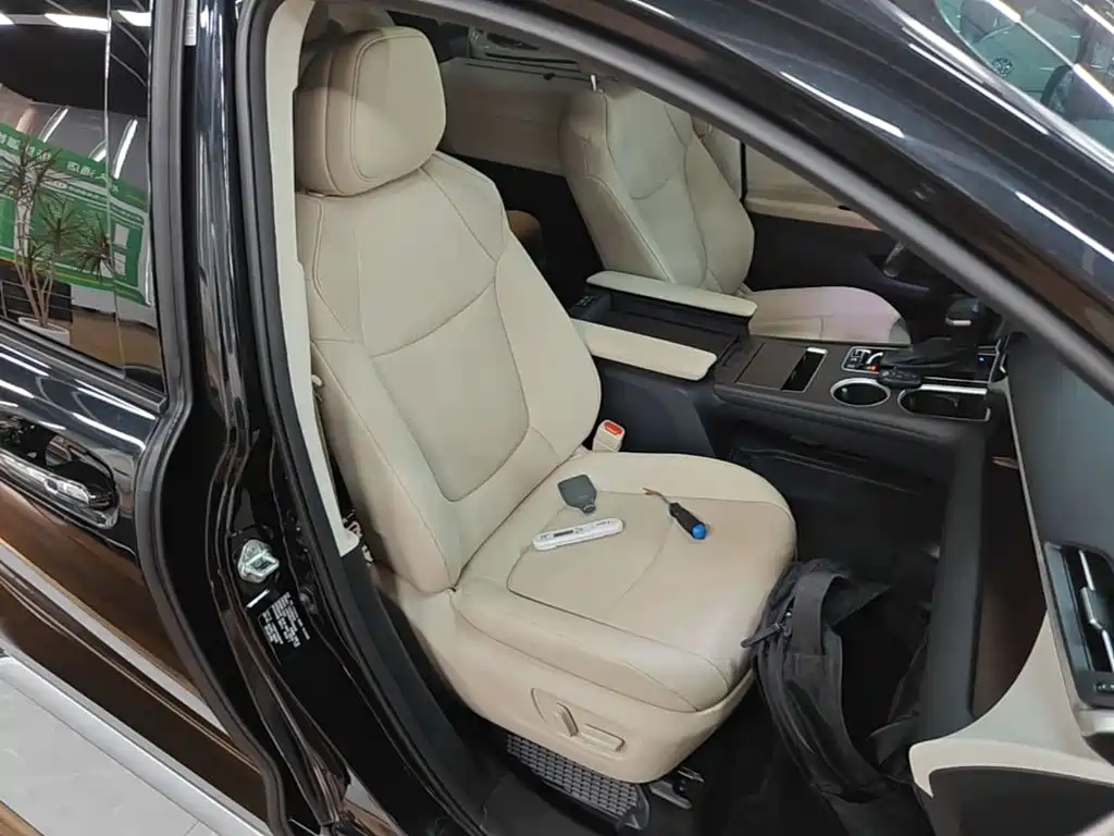 Toyota Granvia — миниатюра 25