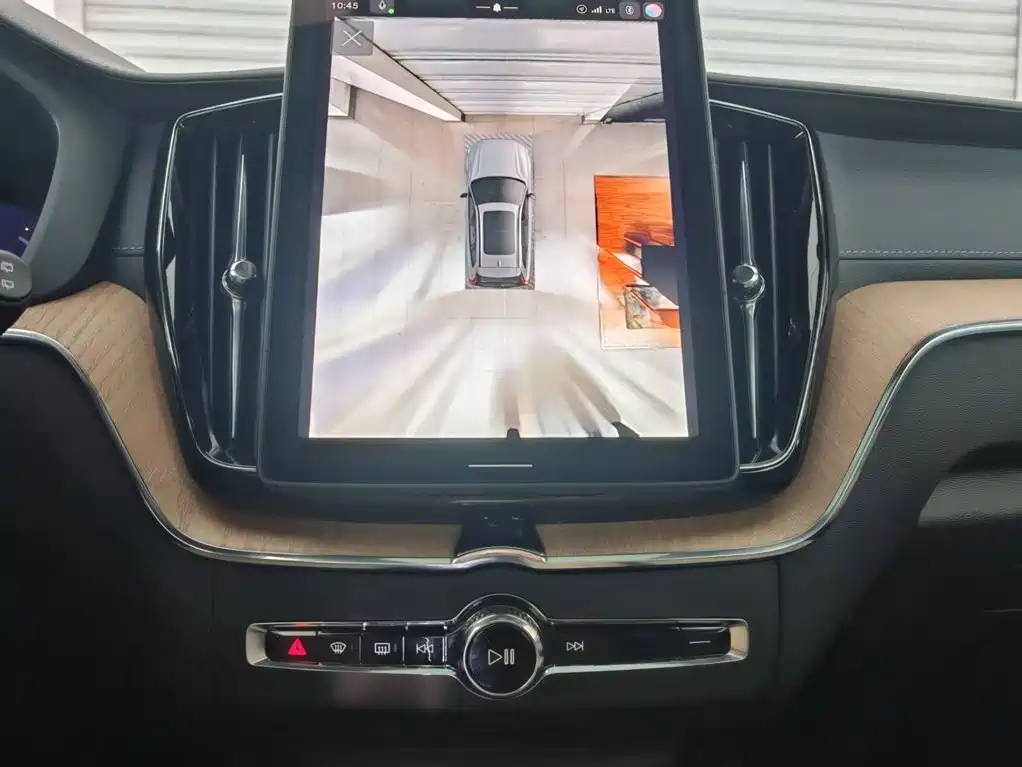 Volvo XC60 PHEV — миниатюра 22