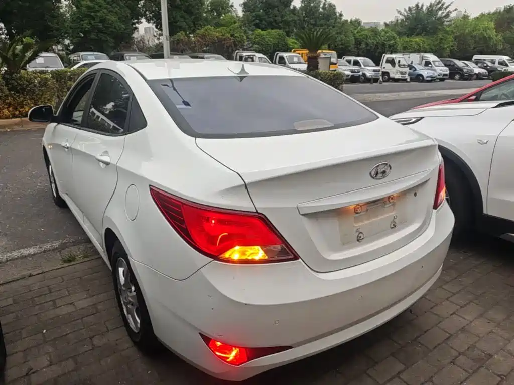 Hyundai Verna — миниатюра 5