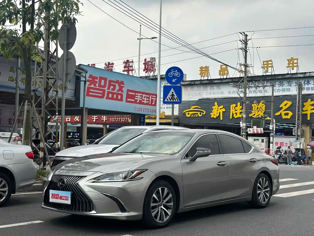 LEXUS  ES