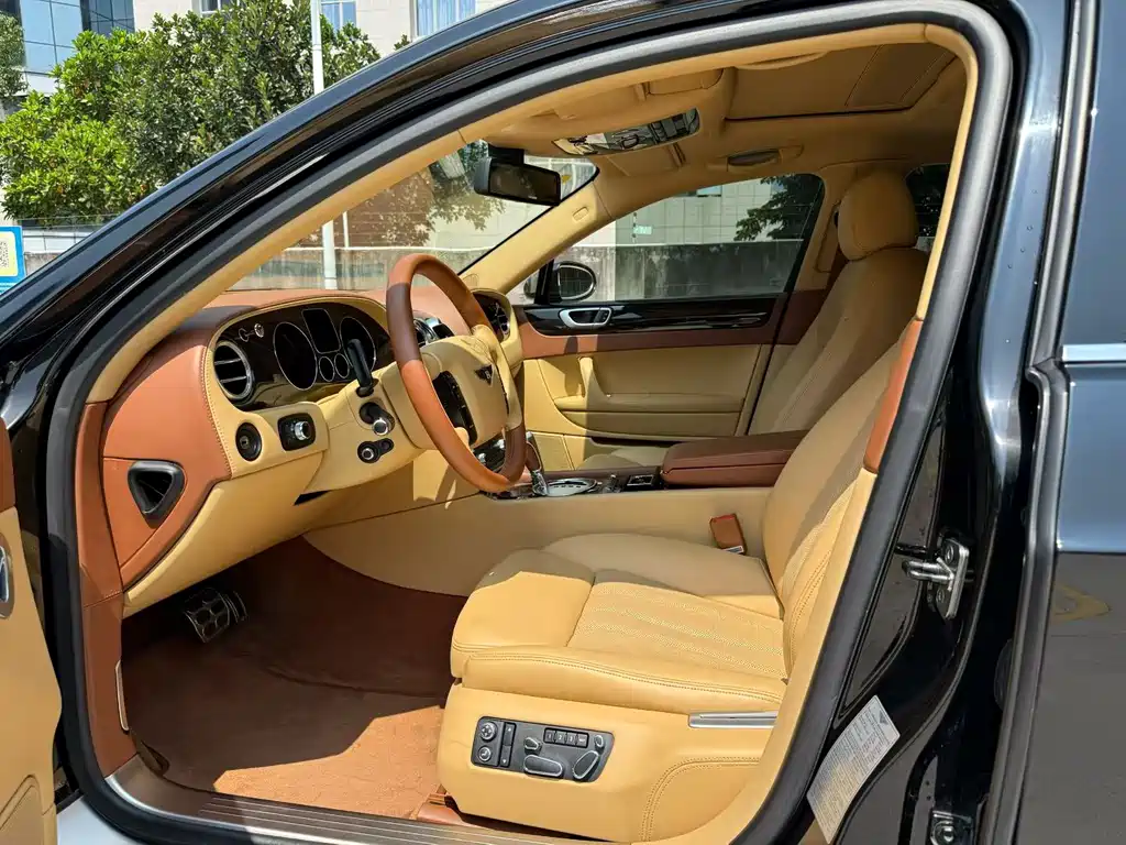 Bentley Flying Spur — миниатюра 6