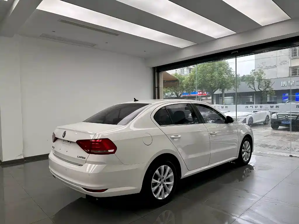 Volkswagen Lavida — миниатюра 9