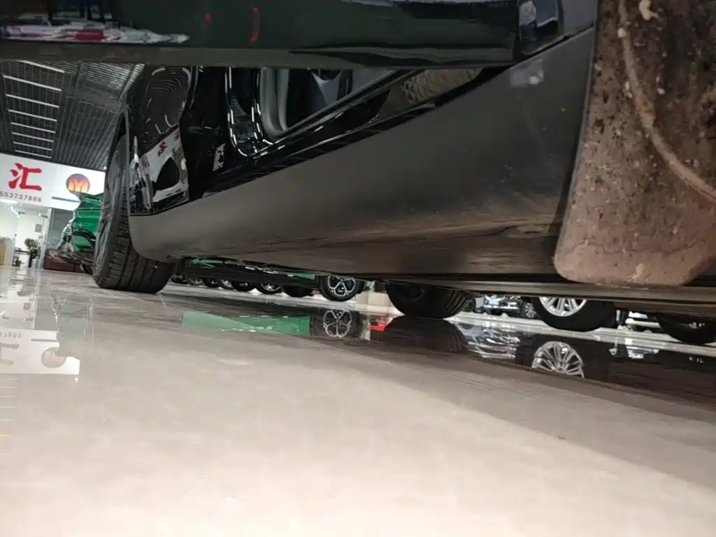 Tesla Model Y — миниатюра 21