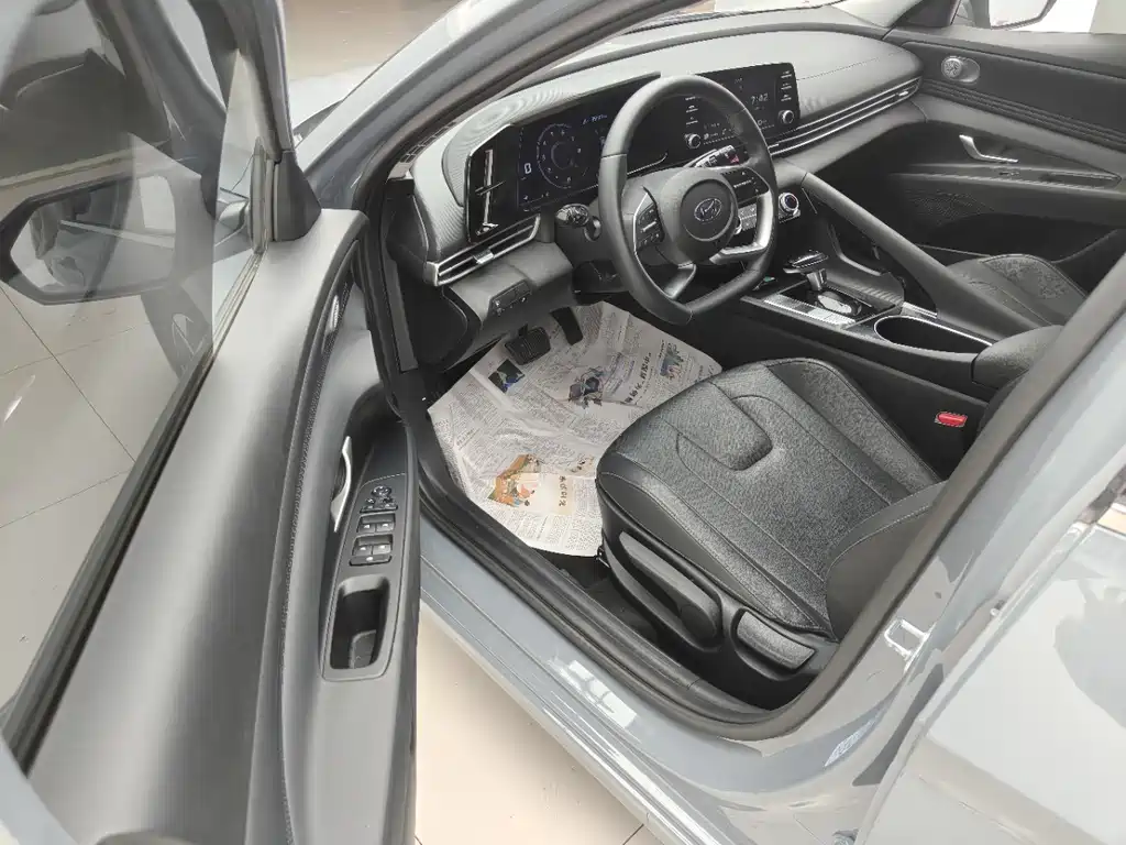 Hyundai Elantra — миниатюра 7