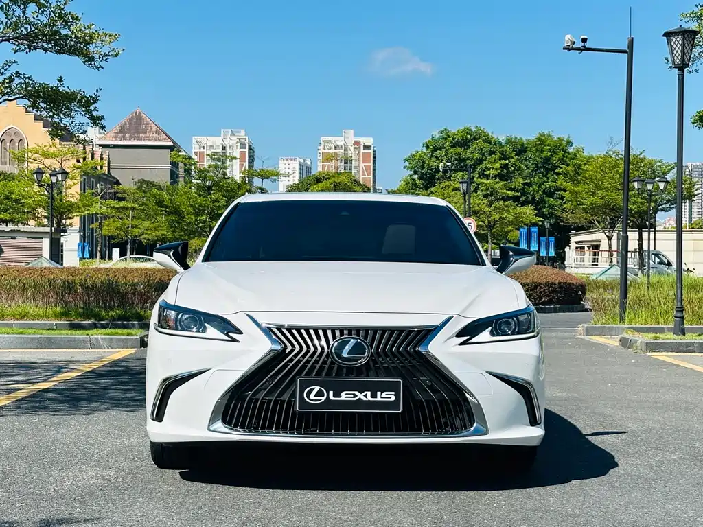 Lexus ES — миниатюра 2