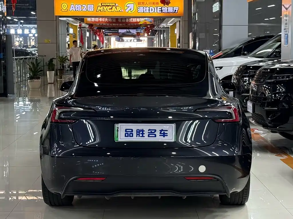 Tesla Model 3 — миниатюра 5