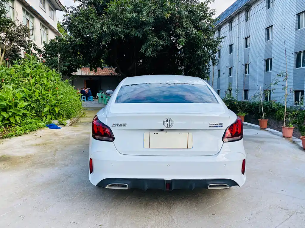 MG 5 2022 180DVVT CVT Luxury