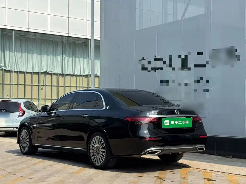 Mercedes-Benz E-Class — миниатюра 5