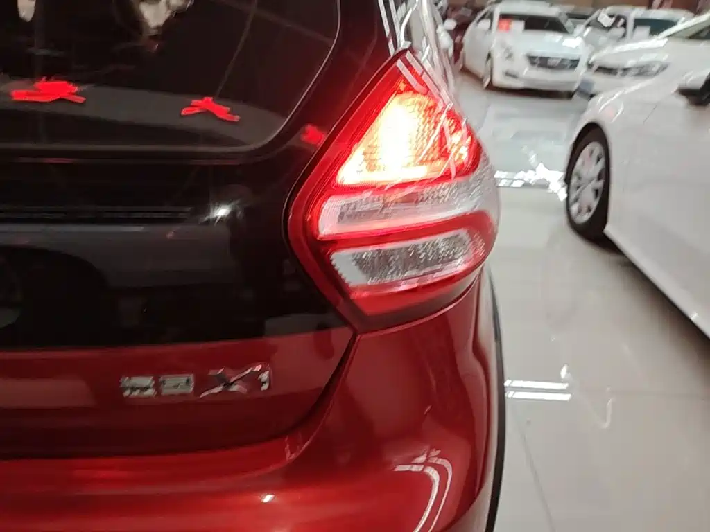 Geely Vision X1 — миниатюра 8