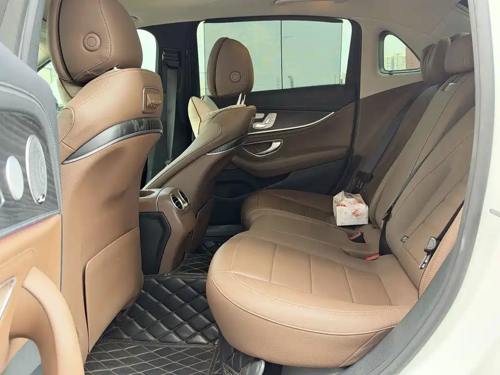 Mercedes-Benz E-Class — миниатюра 13