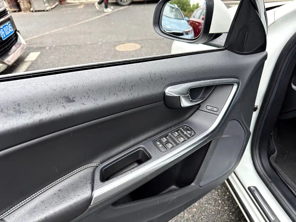 Volvo V60 — миниатюра 6