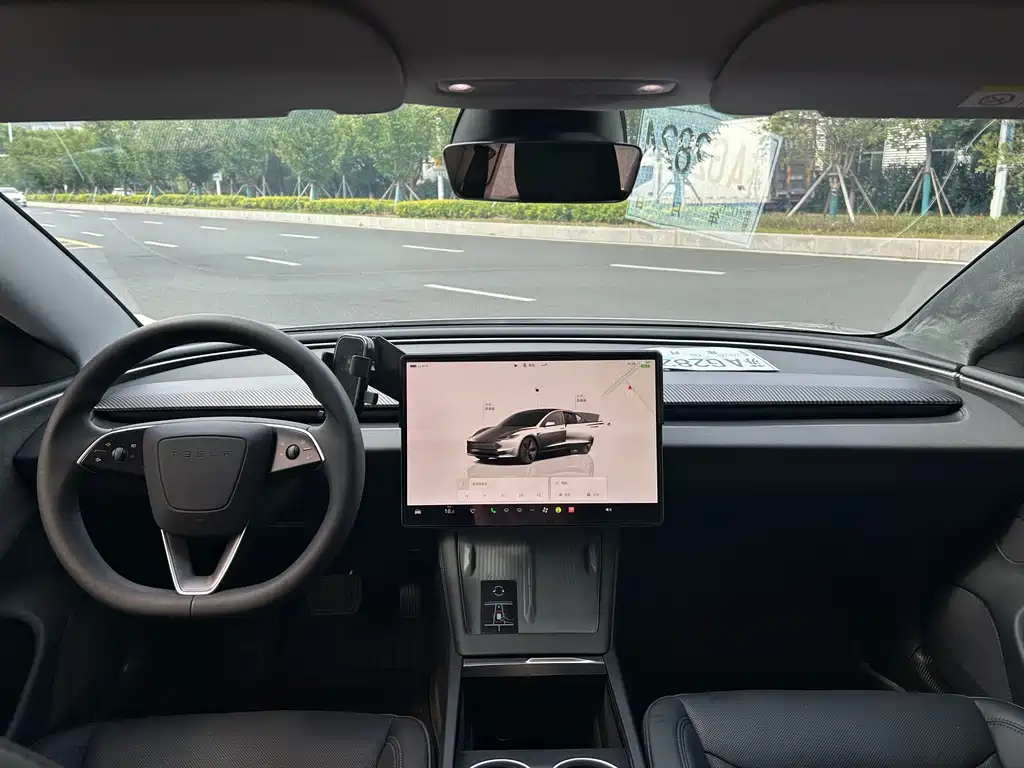Tesla Model 3 — миниатюра 8