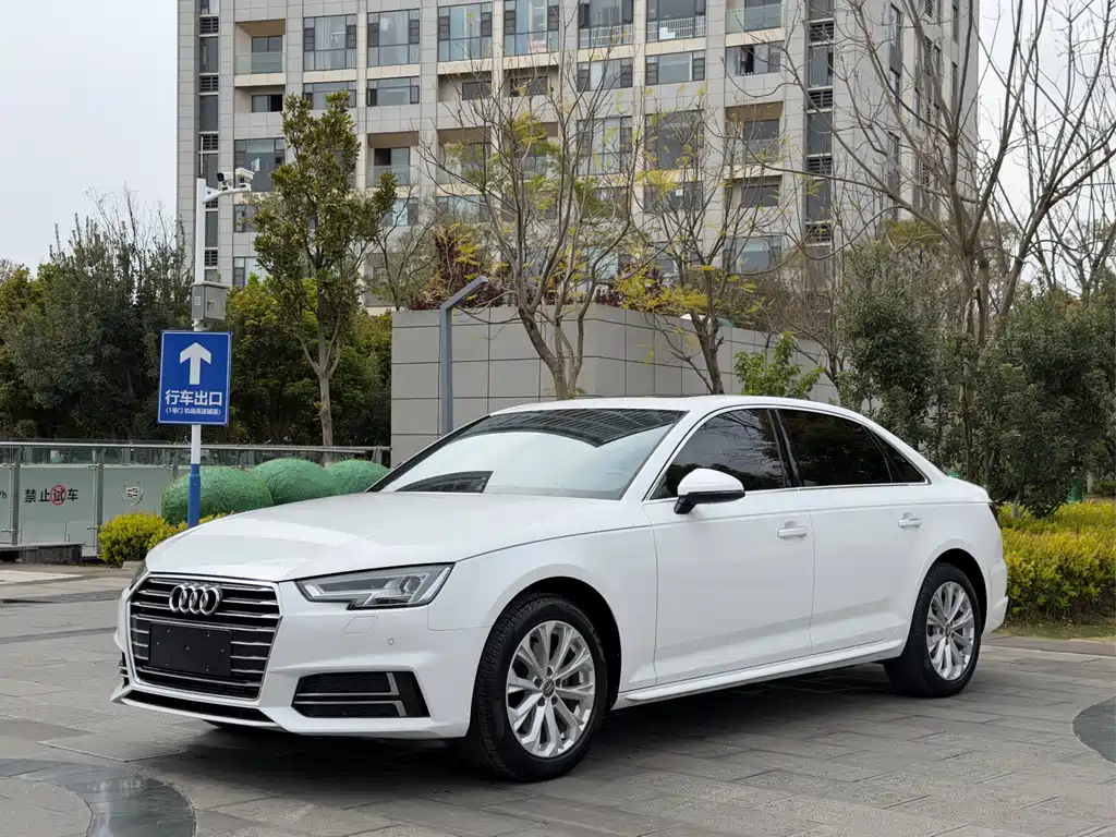 Audi A4L 2019