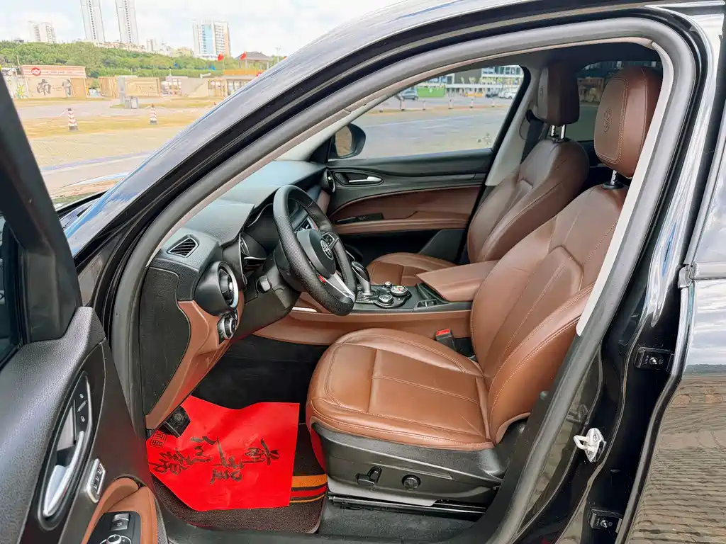 Alfa Romeo Stelvio — миниатюра 12