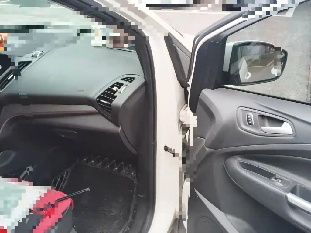 Ford Kuga — миниатюра 19