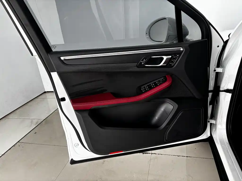 Porsche Macan — миниатюра 10