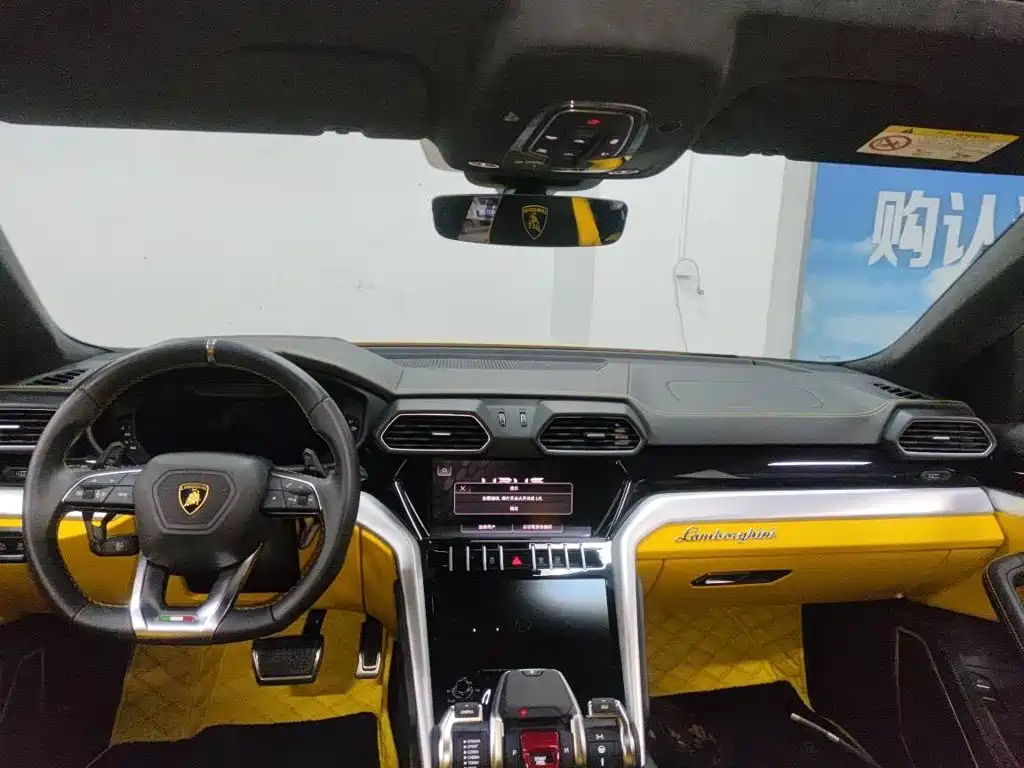 Lamborghini Urus — миниатюра 3