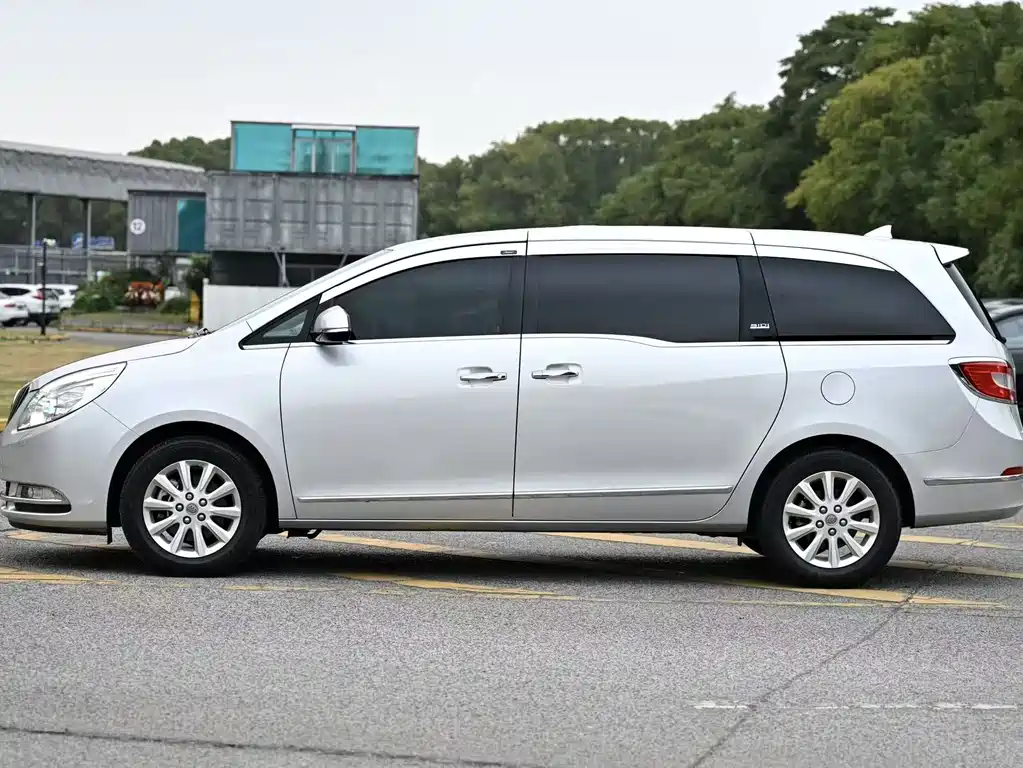 Buick GL8 — миниатюра 3