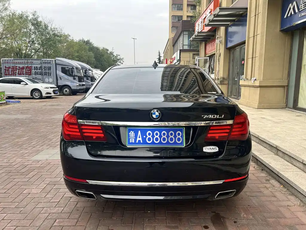 BMW 7 Series — миниатюра 5