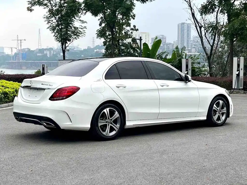 Mercedes-Benz C-Class — миниатюра 6